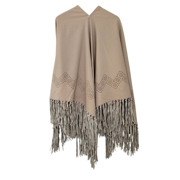 100% Cashmere Beige Poncho Wrap Fringe Trim Eyelet Design OS Made in Italy - Picture 2 of 10
